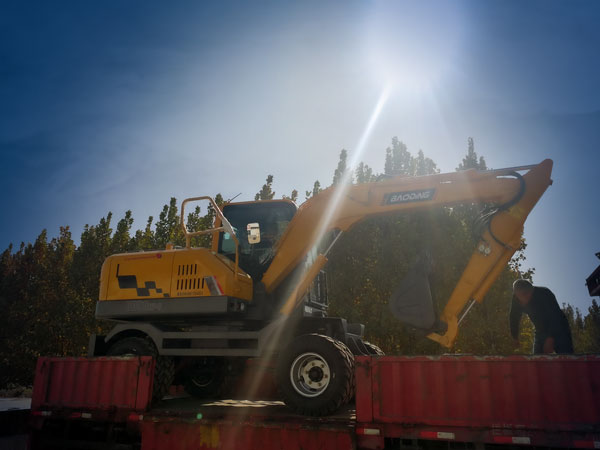 寶鼎輪式挖掘機(jī)80車(chē)型.jpg 寶鼎輪式挖掘機(jī)80車(chē)型.jpg