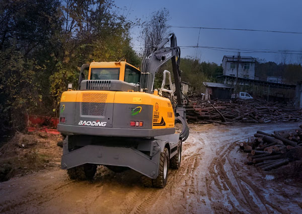 寶鼎多功能輪式挖掘機.jpg 寶鼎多功能輪式挖掘機.jpg