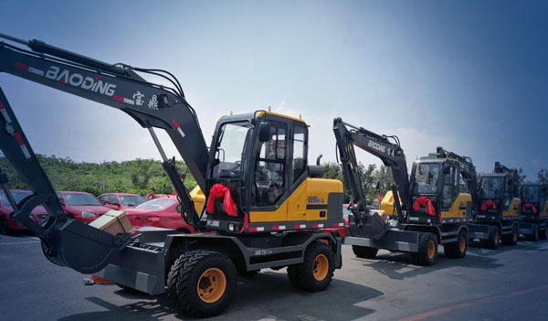 寶鼎輪式挖掘機(jī)廠家.jpg 寶鼎輪式挖掘機(jī)廠家.jpg