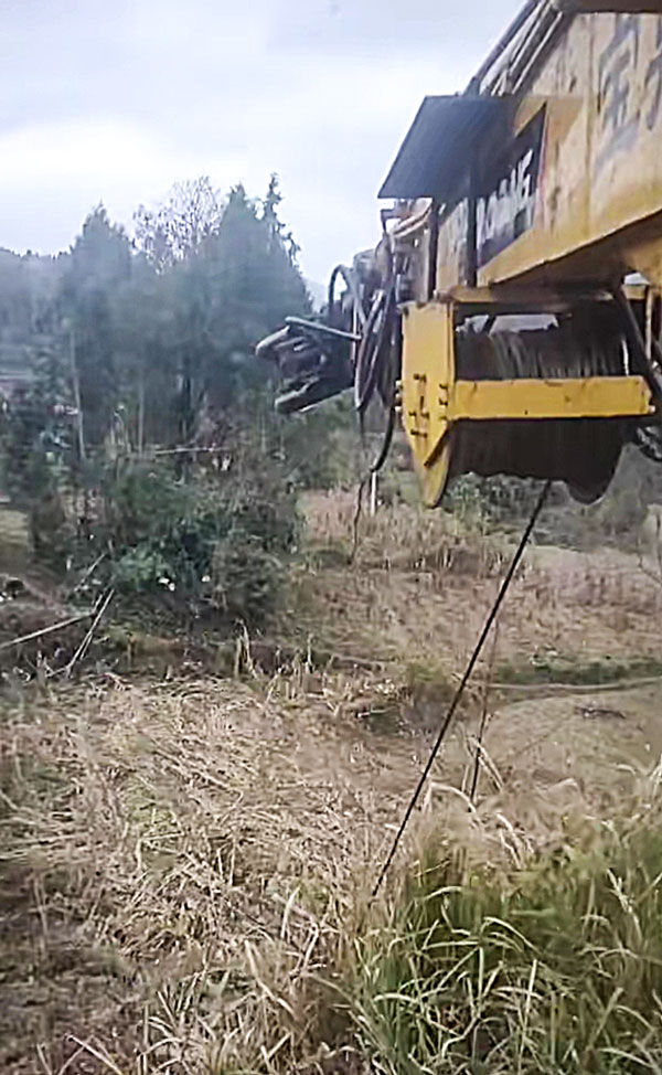 寶鼎輪式挖掘機卷揚機配置.jpg 寶鼎輪式挖掘機卷揚機配置.jpg