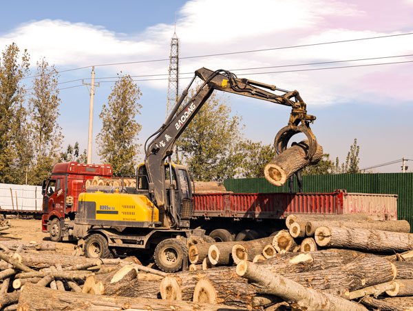 95抓木機.jpg 95抓木機.jpg