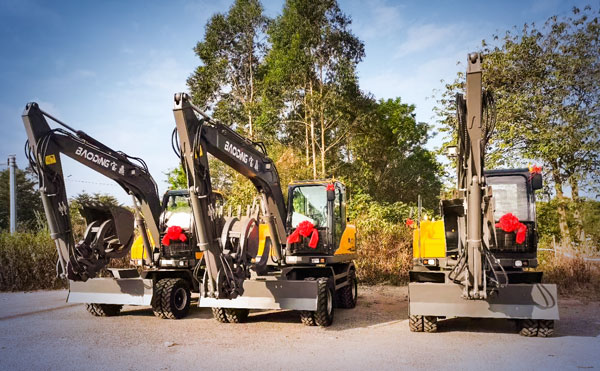 寶鼎輪式挖掘機廠家.jpg 寶鼎輪式挖掘機廠家.jpg