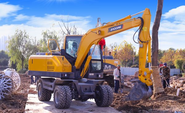 寶鼎輪式挖掘機.jpg 寶鼎輪式挖掘機.jpg