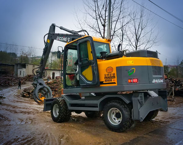 寶鼎95輪式挖掘機.jpg 寶鼎95輪式挖掘機.jpg