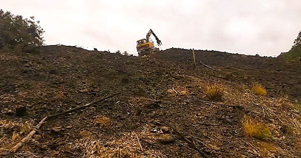 輪式挖掘機的復(fù)雜工況.jpg 輪式挖掘機的復(fù)雜工況.jpg