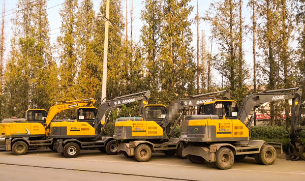 寶鼎輪式挖掘機.jpg 寶鼎輪式挖掘機.jpg