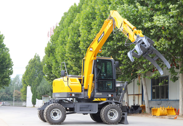 寶鼎80輪式挖掘機抓木機.jpg 寶鼎80輪式挖掘機抓木機.jpg