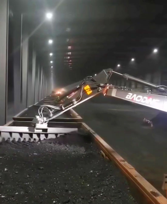 多功能寶鼎輪式挖掘機.jpg 多功能寶鼎輪式挖掘機.jpg