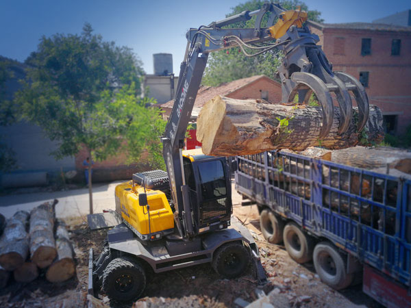 寶鼎多功能輪式挖掘機.jpg 寶鼎多功能輪式挖掘機.jpg