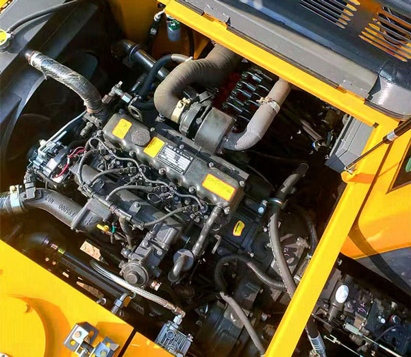 輪式挖掘機發動機對油耗的干擾.jpg 輪式挖掘機發動機對油耗的干擾.jpg