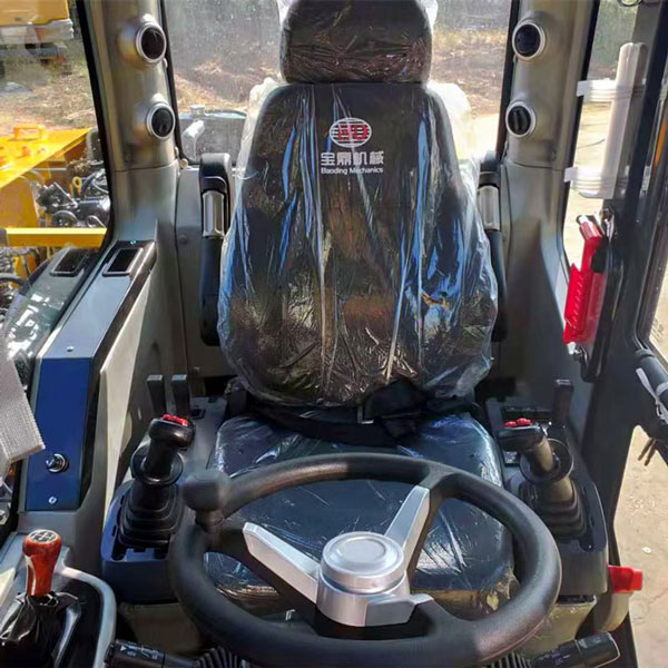 輪式挖掘機操作習慣對油耗的干擾.jpg 輪式挖掘機操作習慣對油耗的干擾.jpg