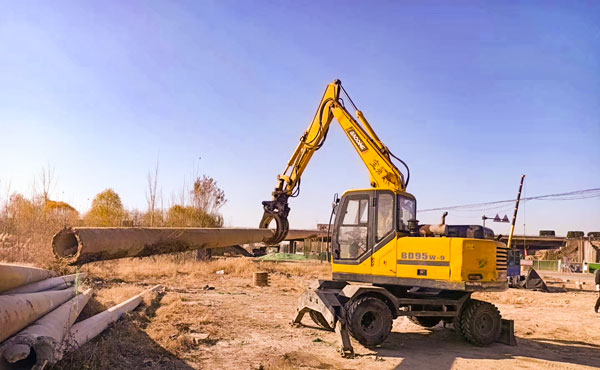 寶鼎抓木機豎電線桿.jpg 寶鼎抓木機豎電線桿.jpg