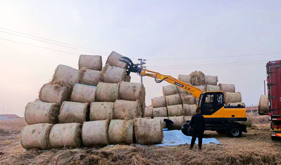 寶鼎多功能輪式挖掘機 .jpg 寶鼎多功能輪式挖掘機 .jpg