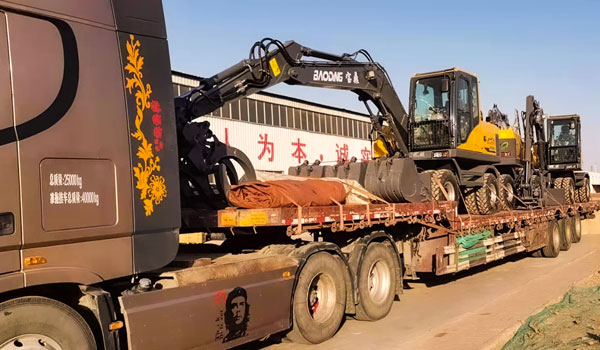 寶鼎輪式挖掘機發車.jpg 寶鼎輪式挖掘機發車.jpg