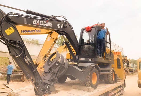 寶鼎輪式挖掘機抓木機用戶.jpg 寶鼎輪式挖掘機抓木機用戶.jpg