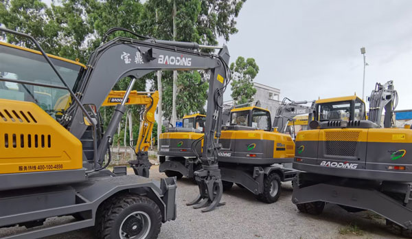 寶鼎多功能輪式挖掘機.jpg 寶鼎多功能輪式挖掘機.jpg