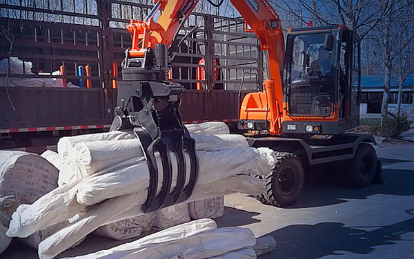 寶鼎多功能輪式挖掘機.jpg 寶鼎多功能輪式挖掘機.jpg