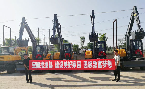 寶鼎輪式挖掘機廠家.jpg 寶鼎輪式挖掘機廠家.jpg