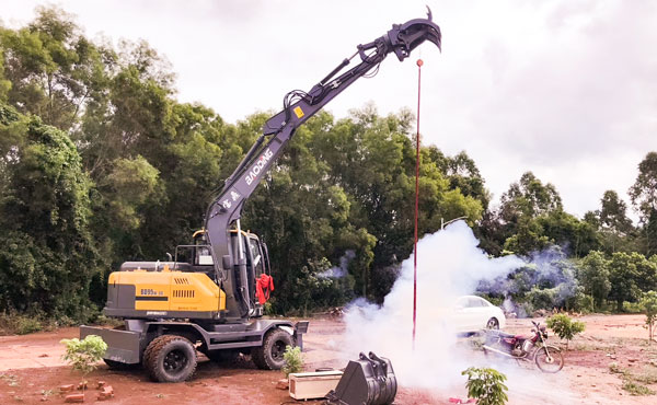 寶鼎95抓木機.jpg 寶鼎95抓木機.jpg