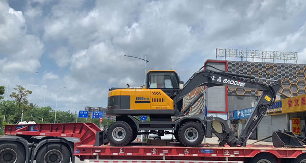 95抓木機.jpg 95抓木機.jpg