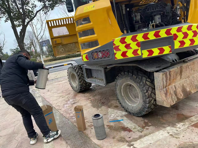 輪式抓木機.png 輪式抓木機.png