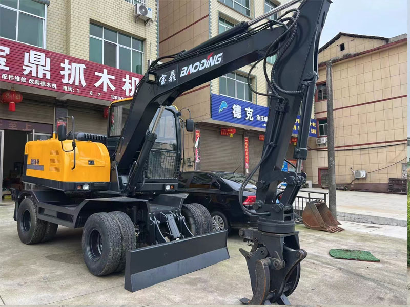 輪式抓木機.jpg 輪式抓木機.jpg