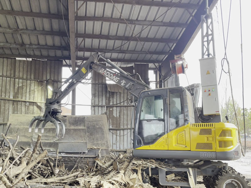 電動抓木機.jpg 電動抓木機.jpg