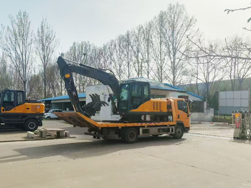 寶鼎固定式抓木機.jpg 寶鼎固定式抓木機.jpg