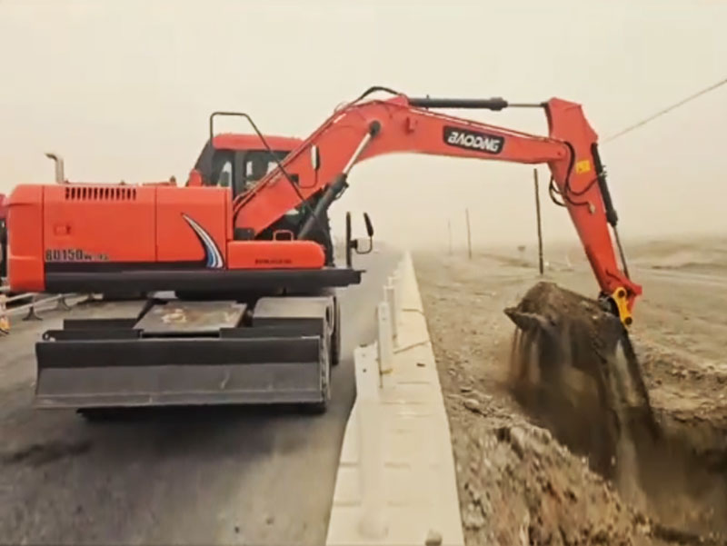 寶鼎 150 輪式挖掘機(jī),日蘭高速養(yǎng)護(hù)的可靠衛(wèi)士