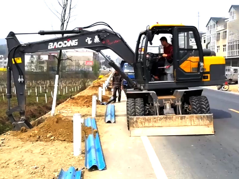 輪式挖掘機(jī)在鄉(xiāng)鎮(zhèn)建設(shè)中的優(yōu)勢與應(yīng)用