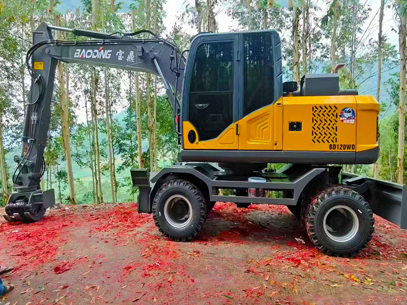 寶鼎BD120WD抓木機(jī).jpg 寶鼎BD120WD抓木機(jī).jpg