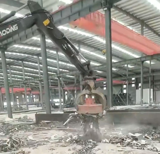 寶鼎125plus抓木機三噸重物輕松抓取