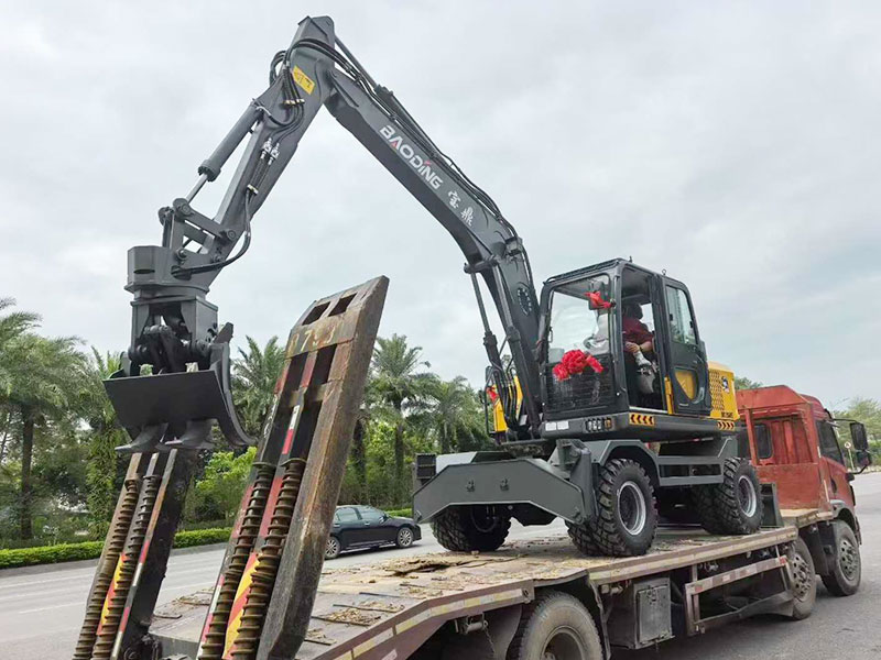 寶鼎抓木機(jī)1.jpg 寶鼎抓木機(jī)1.jpg