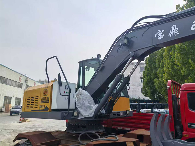 寶鼎110型固定式電動抓料機.jpg 寶鼎110型固定式電動抓料機.jpg