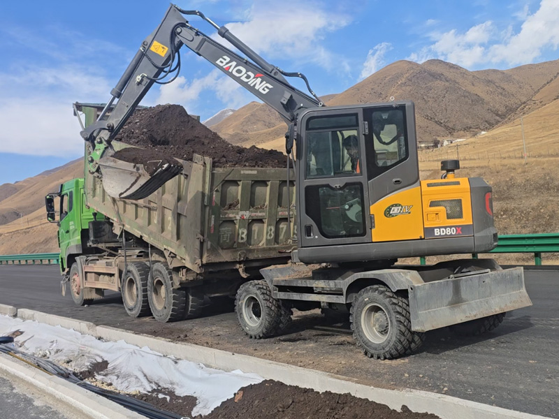 寶鼎BD80X輪式挖掘機.jpg 寶鼎BD80X輪式挖掘機.jpg