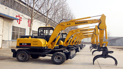 2015年國產(chǎn)挖掘機(jī)性價比之王-寶鼎輪式90挖掘機(jī)