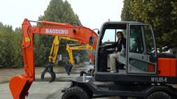 寶鼎小型挖掘機廠家開拓美洲市場,古巴輪式挖掘機訂單簽署蓄勢發(fā)車