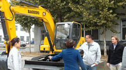 寶鼎小型挖掘機廠家發車熱潮持續升溫,南北市場并駕齊驅