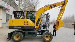 寶鼎80輪式挖掘機(jī)輪式車型中的履帶挖掘機(jī)