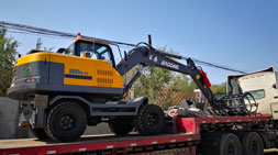 抓棉花機(jī)新疆市場(chǎng)寶鼎抓木機(jī)扮演重要角色