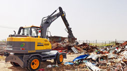 寶鼎輪式挖掘機(jī):環(huán)保壓力下的逆行者